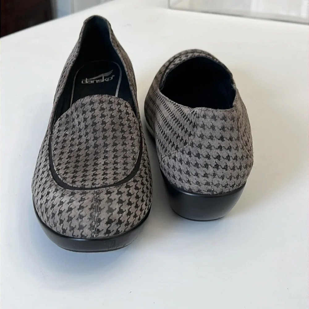 Dansko “Debra” leather slip on wedge loafer in houndstooth size 41 = 10.5/11